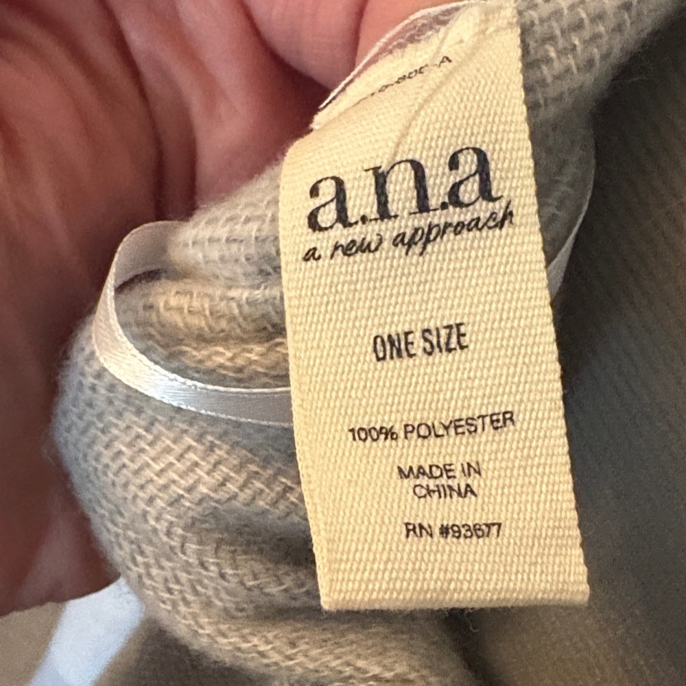a.n.a Soft Gray and Cream Fringe Shawl Poncho NWOT - Picture 2 of 13